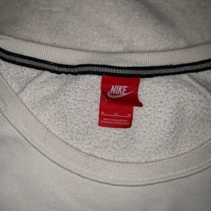 Nike Sweaters - Nike crew neck sweatshirt Nike Sweaters - Nike crew neck sweatshirt